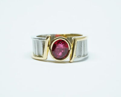 Second Hand Schmuck - Fingerring 18k Gelb-/ Weissgold und 950 Platin mit rotem Turmalin