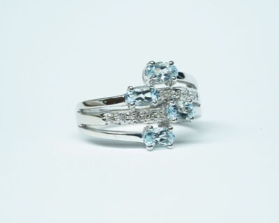 Schmuck aus zweiter Hand - 14k Weissgold Fingerring mit blauen Steinen und Diamanten