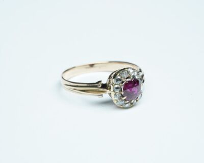 Schmuck aus zweiter Hand - 14k Fingerring mit Rubin und Diamanten
