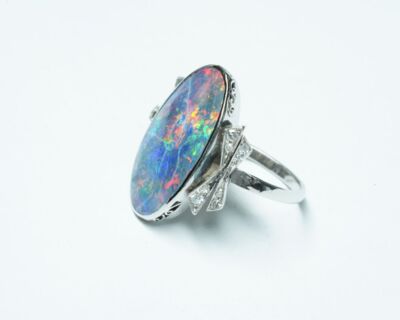 Schmuck aus zweiter Hand - 18k Weissgold Fingerring mit Opal & Diamanten