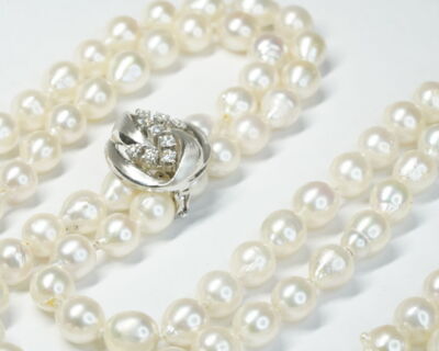 Second Hand Schmuck - Perlen Halskette mit Weissgoldklammer und Diamanten