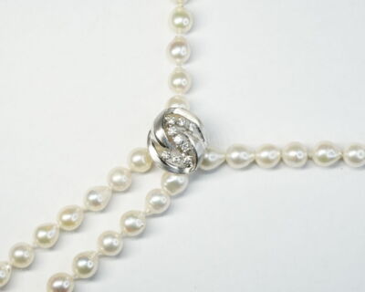 Second Hand Schmuck - Perlen Halskette mit Weissgoldklammer und Diamanten