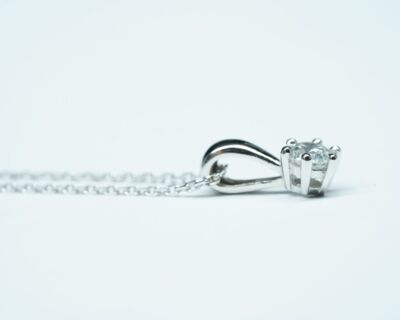 Schmuck aus zweiter Hand - Halskette 18k Weissgold mit Diamantanhänger