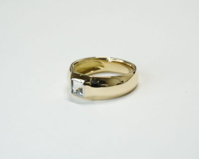 Secondhand Schmuck - Fingerring 18k Gelbgold mit Edelstein unbekannt