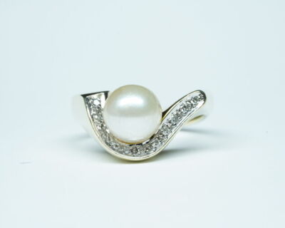 Schmuck aus zweiter Hand - Fingerring 14k Gelbgold mit Perle und Diamanten