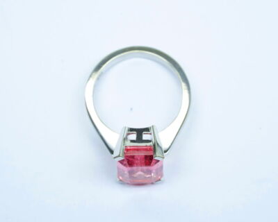 Second Hand Schmuck - 18k Weissgold Fingerring mit einem rosa Turmalin
