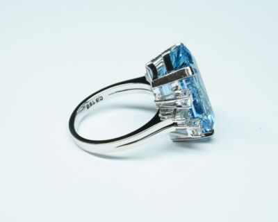 Schmuck aus zweiter Hand - 18k Weissgold Fingerring mit Aquamarin und Diamanten
