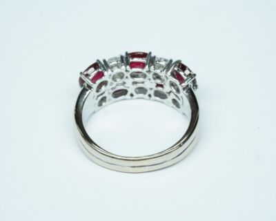 Schmuck aus zweiter Hand - 18k Weissgold Fingerring mit Rubinen und Diamanten