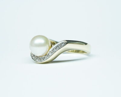 Schmuck aus zweiter Hand - Fingerring 14k Gelbgold mit Perle und Diamanten