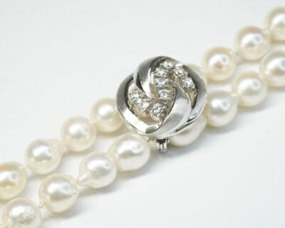 Second Hand Schmuck - Perlen Halskette mit Weissgoldklammer und Diamanten