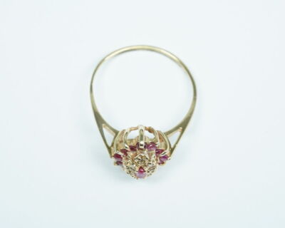 Schmuck aus zweiter Hand - Fingerring 14k Gelbgold mit Rubinen und Diamanten