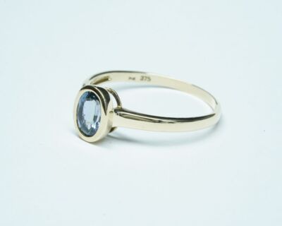 Schmuck aus zweiter Hand - 9k Gelbgold Fingerring mit einem Tansanit