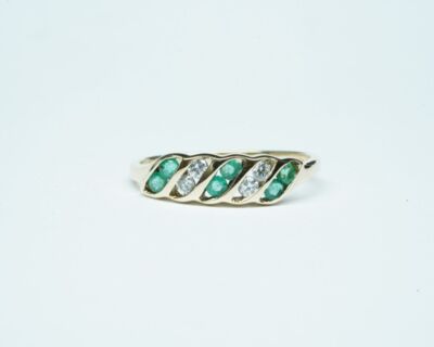 Schmuck aus zweiter Hand - 8k Gelbgold Fingerring mit Smaragden und Cubic Zirconia Steinen