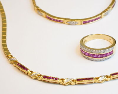 Gelbgold Armband 18 Karat mit Rubinen und Diamanten