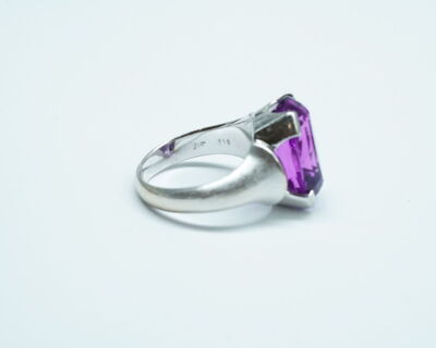 Secondhand Schmuck - Wunderschöner 18k Weissgold Fingerring mit Amethyst