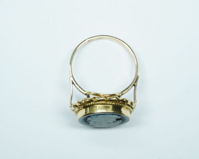 Schmuck aus zweiter Hand - Antiker Fingerring 18k Gelbgold mit Kamee