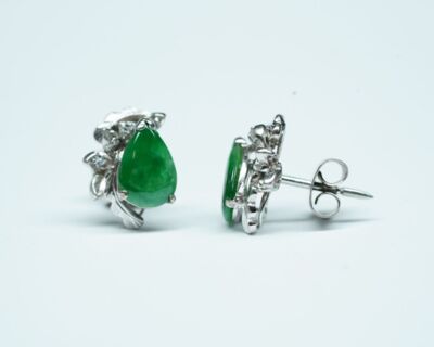 Schmuck aus zweiter Hand - 10k Weissgold Ohrstecker mit Jadetropfen