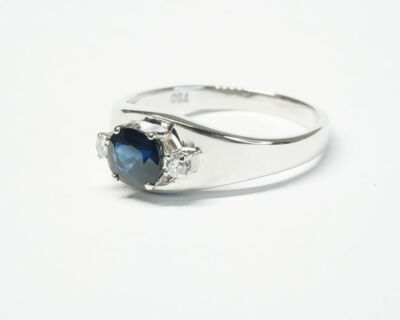 Secondhand - 18 Karat Weissgold Fingerring mit Saphir und Diamanten