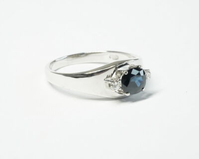 Secondhand - 18 Karat Weissgold Fingerring mit Saphir und Diamanten