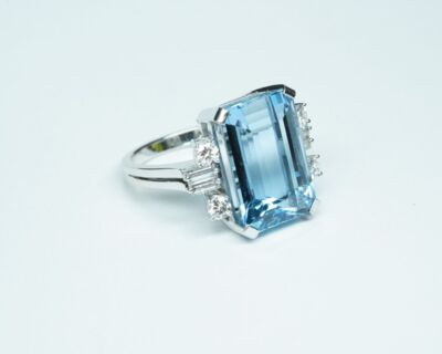 Schmuck aus zweiter Hand - 18k Weissgold Fingerring mit Aquamarin und Diamanten