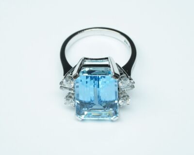 Schmuck aus zweiter Hand - 18k Weissgold Fingerring mit Aquamarin und Diamanten