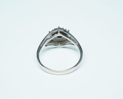Schmuck aus zweiter Hand - Fingerring 18k Weissgold mit Rubin und Diamanten