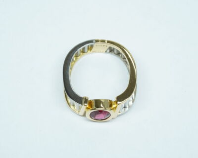Second Hand Schmuck - Fingerring 18k Gelb-/ Weissgold und 950 Platin mit rotem Turmalin