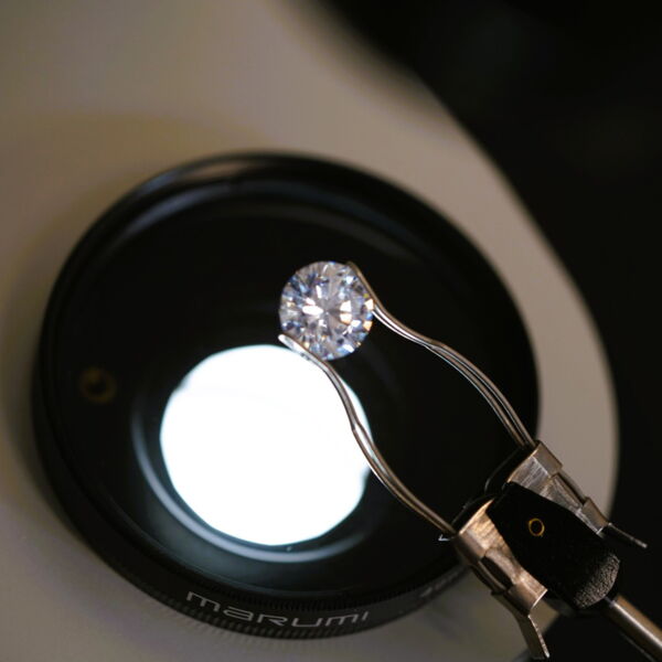 Echtheitsprüfung für Diamanten & Edelsteine