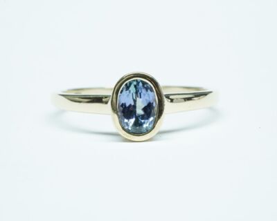 Schmuck aus zweiter Hand - 9k Gelbgold Fingerring mit einem Tansanit