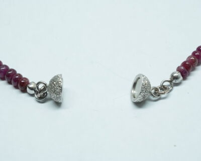 Second Hand Schmuck - Rubin Collier mit Magnetverschluss