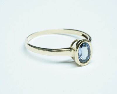 Schmuck aus zweiter Hand - 9k Gelbgold Fingerring mit einem Tansanit
